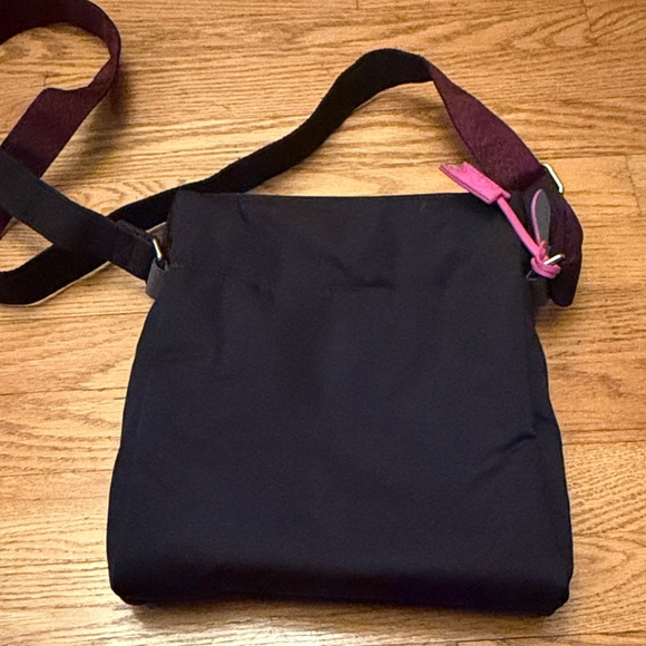 Vera Bradley Black and Burgundy Crossbody Bag Very Clean, Excellent Condition! - Picture 2 of 10